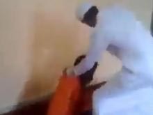 بالفيديو.. تحرك رسمي سعودي لملاحقة شاب اعتدى بوحشية مفرطة على عامل نظافة وصوره!