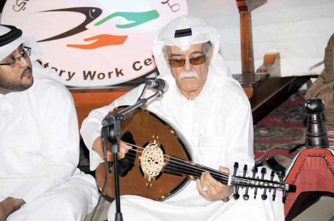 الفنان القطري ابراهيم علي امتع الحضور بفن الصوت﻿
