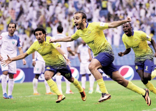 مهاجم النصر محمد السهلاوي يحتفل بهدفه