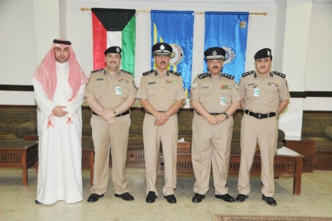 اللواء انور الياسين خلال تكريمه قيادات امن المطار﻿