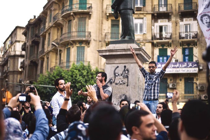 جانب من تظاهرة رافضة لقانون التظاهر الجديد بميدان طلعت حرب امس افپ