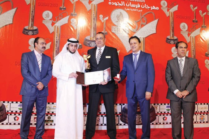 اسامة العبد يتسلم جائزة فارس الجودة من الشيخ حمدان بن خليفة ال نهيان وممثل الامم المتحدة﻿