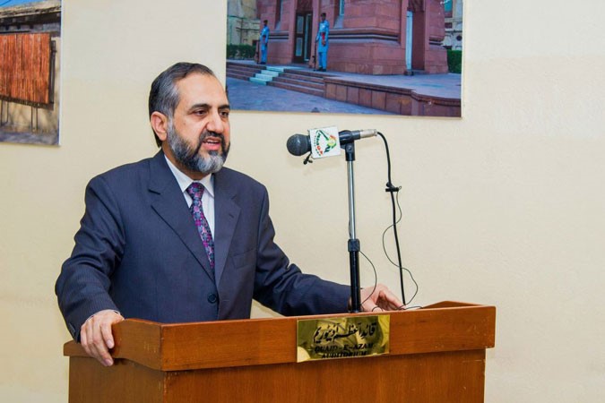 السفير سيد ابرار حسين ملقيا كلمته﻿