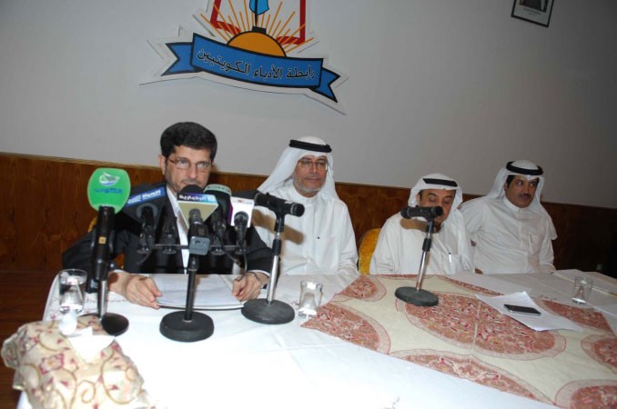  المتحدثون في ندوة رابطة الادباء	 اسامة ابوعطية ﻿