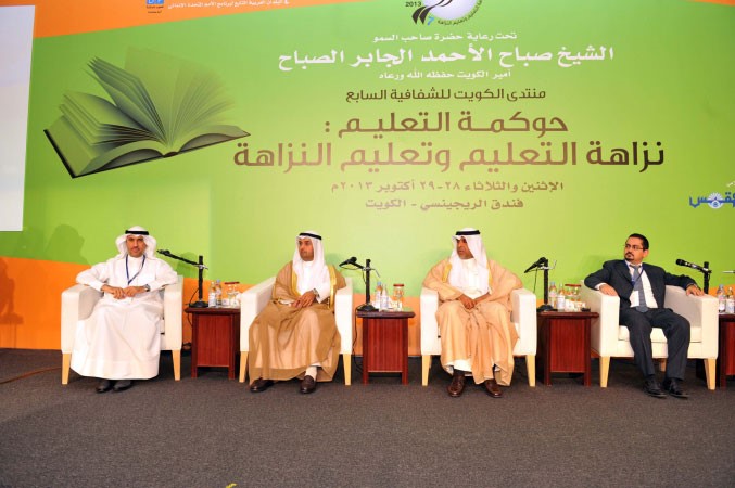 دنايف الحجرف وصلاح الغزالي وعبد الرحمن النمش واركان السبلاني خلال المؤتمر ﻿