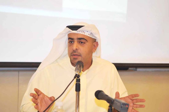 راكان النصف متحدثا خلال الندوة