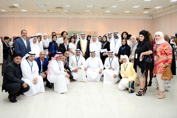 رئيس مجلس الامة مرزوق الغانم متوسطا المشاركين في حفل افتتاح مؤتمر الفن المعاصر للفنون التشكيلية