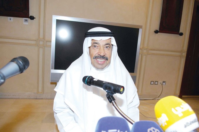 الاديب الشاعر عبدالعزيز البابطين متحدثا في المؤتمر امس﻿