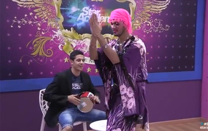بالفيديو.. متسابق في ستار أكاديمي يضع الماكياج ويتحول إلى راقصة شرقية!