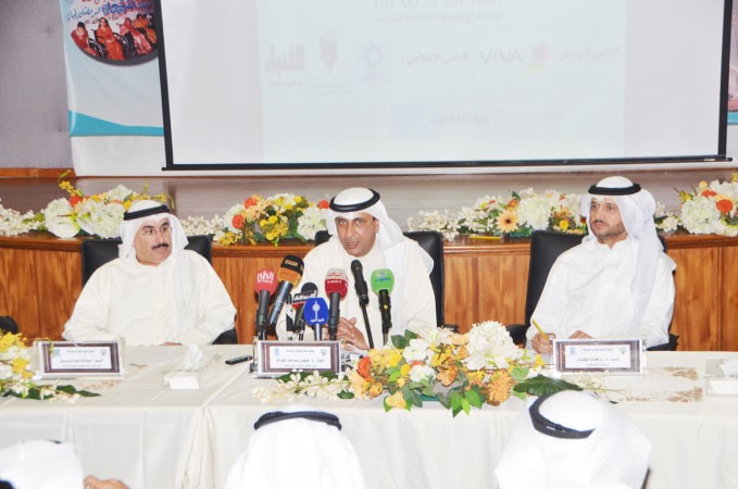 اللواء مفيصل الجزاف وعبدالله عبدالرسول وبركات الوقيان خلال المؤتمر