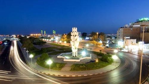 السعودية : ضبط شابين في خلوة محرمة مع فنانة شعبية شهيرة