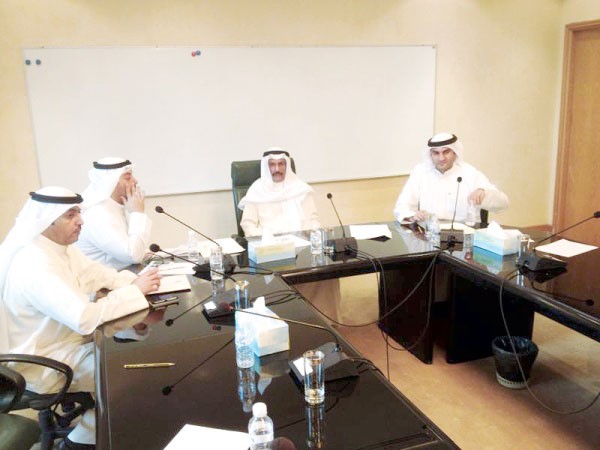 جانب من اجتماع لجنة التطوير والاصلاح