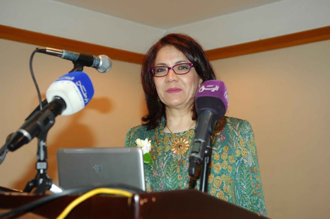 د نور الهدى كرماني متحدثة في المحاضرة اسامة ابوعطية