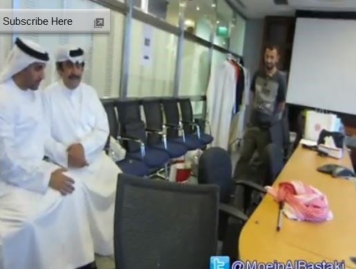 بالفيديو... لاعب خفة إماراتي يمارس عروضه أمام عبد الحسين عبد الرضا
