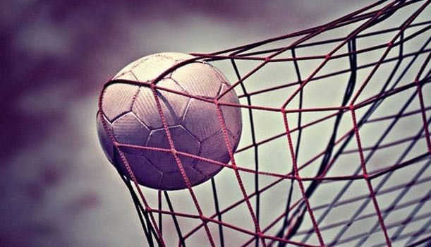 بالفيديو.. أهداف مضحكة .. وحراس حمقى!
