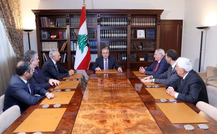 الرئيس ميشال سليمان مستقبلا وفدا من فعاليات طرابلس السياسية في بعبدا امس محمود الطويل