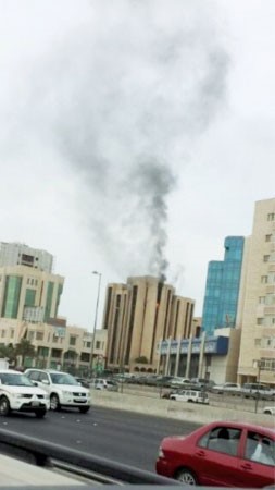 سحب دخان الحريق شوهدت من مسافة بعيدة﻿