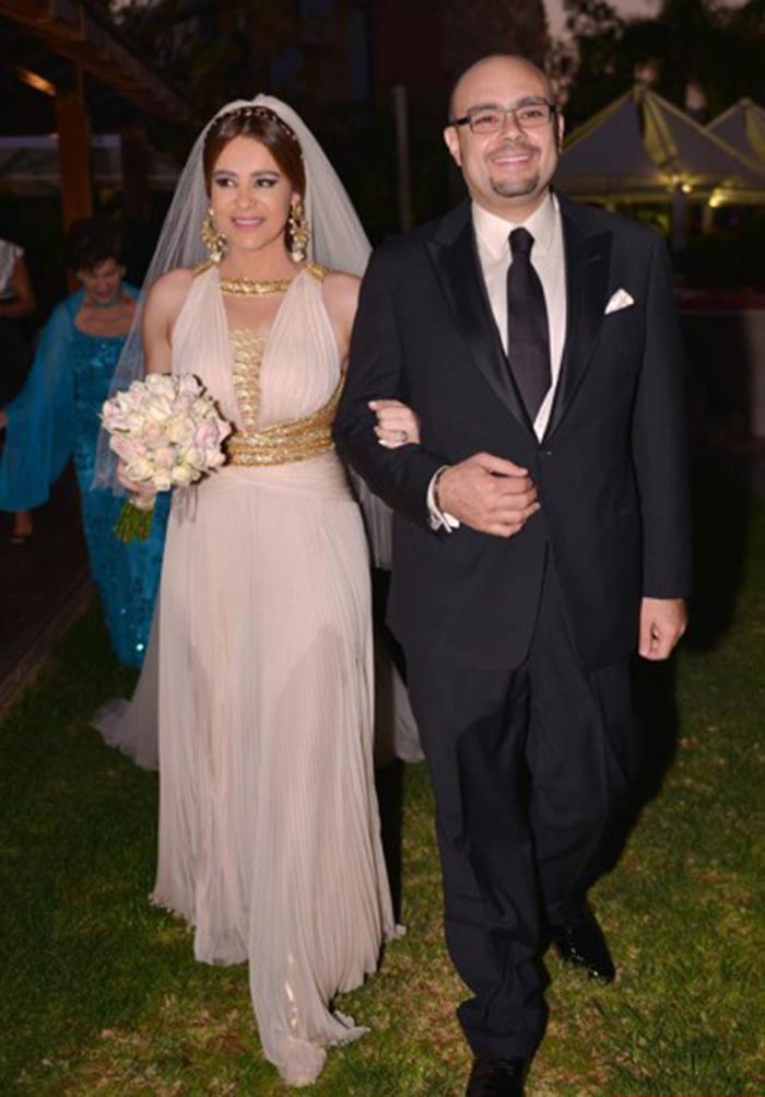 بالصور.. كارول سماحة تتألق بالأبيض في حفل زفافها