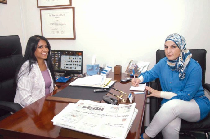 د فتوح الرقم خلال اللقاء مع الزميلة دارين العلي﻿
