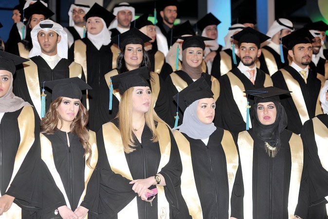 مجموعة من الخريجات خلال الاحتفال