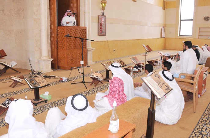 امام مسجد الشايع يلقي الخطبة	 محمد خلوصي﻿