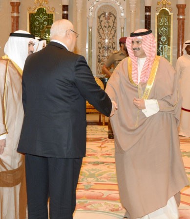 المستشار عدلي منصور مع رئيس مجلس الادارة والمدير العام لـكونا الشيخ مبارك الدعيج﻿