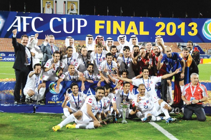 رئيس مجلس الامة مرزوق الغانم ورئيس اتحاد الكرة الشيخ طلال الفهد ورئيس الاتحاد الاسيوي الشيخ سلمان بن ابراهيم يشاركون نجوم الابيض ابطال كاس الاتحاد الاسيوي فرحتهم هاني الشمري﻿