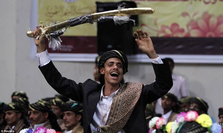 بالصور.. اليمن يدخل موسوعة غينيس بأكبر عُرس جماعي في العالم