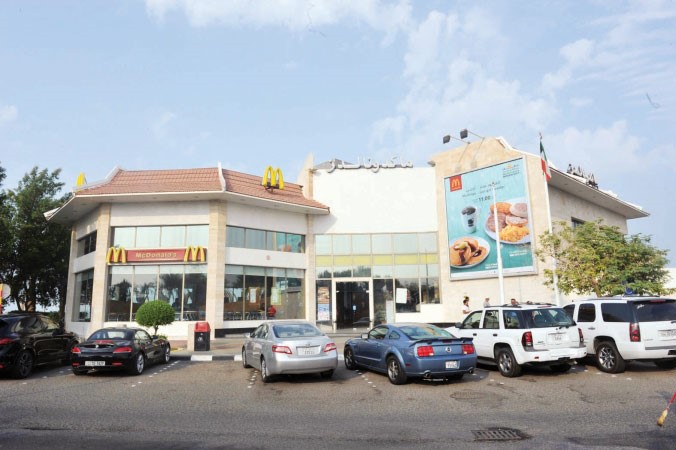  مطعم ماكدونالدز في شارع الخليج متين غوزال 