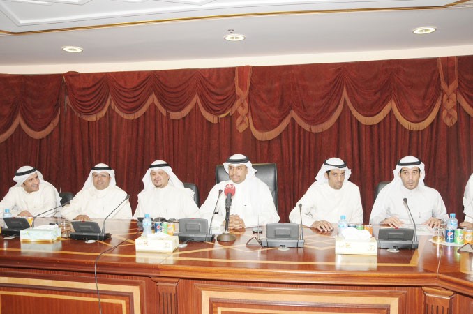 رئيس اتحاد التعاونيات عبدالعزيز السمحان خلال اجتماعه مع رؤساء وممثلي الجمعيات التعاونية﻿