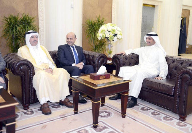 الرئيس الغانم خلال استقباله محافظ البصرة دماجد النصراوي بحضور محافظ الجهراء الشيخ مبارك الحمود