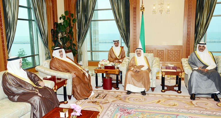 صاحب السمو الامير الشيخ صباح الاحمد مستقبلا نائب رئيس مجلس الوزراء ووزير الخارجية الشيخ صباح الخالد ووزير خارجية مملكة البحرين الشيخ خالد بن احمد ال خليفة ﻿