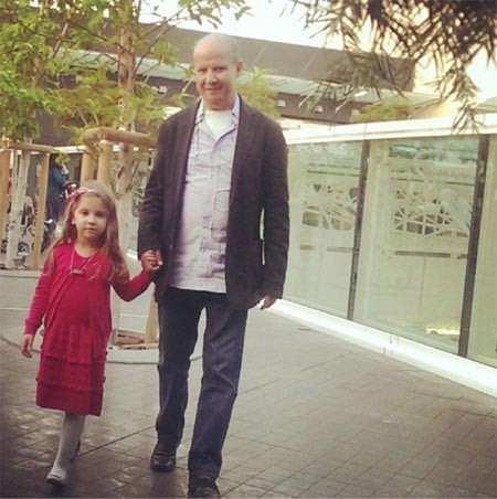 صورة.. ابنة نانسي "ميلا" مع جدها