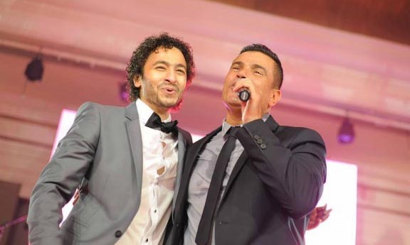 بالصور.. حمادة هلال يصدم جمهوره بـ " اللوك " الجديد