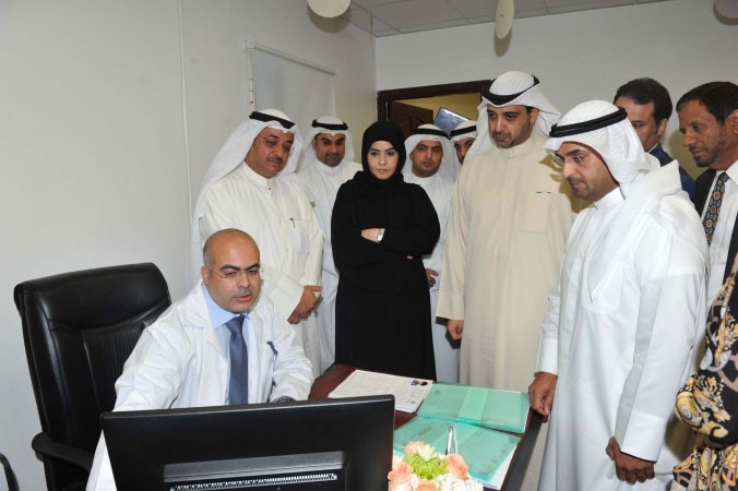 الشيخ محمد العبدالله ودنايف الحجرف يتابعان تدشين البرنامج متين غوزال