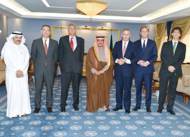الشيخ دابراهيم الدعيج مع عمدة روتردام والوفد الهولندي