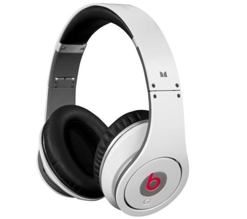 استكشف سماعة الرأس «‏‎Beats Studio» الجديدة