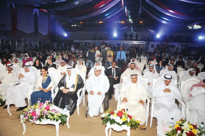 الشيخ سلمان الحمود والشيخة شيخة العبدالله ودجاسم التمار وشافي الهاجري خلال الحفل