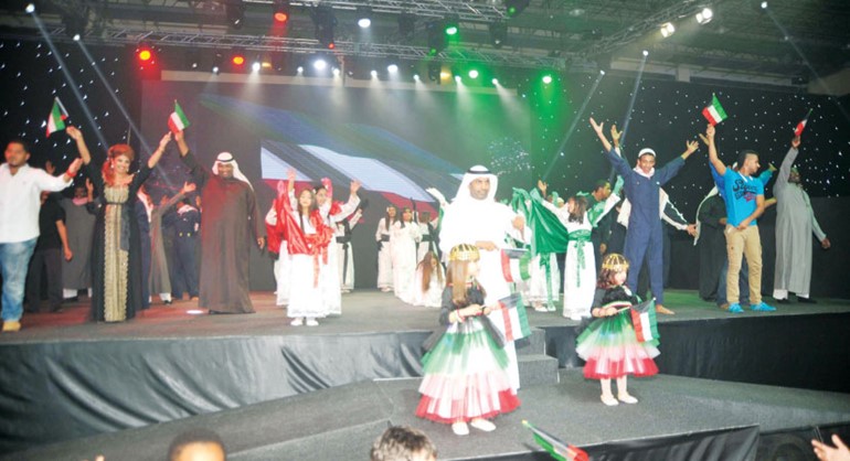 الفنان طارق العلي في احدى فقرات اوبريت علم واحد