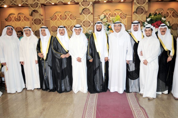 معبدالعزيز الابراهيم ودقيس الدويري يباركان للمعرس ووالده ولاحمد ومبارك وعلي ودمحمد وهيفي الهيفي
﻿