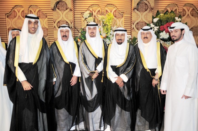 الشيخ علي الجابر والشيخ جابر العلي يباركان﻿