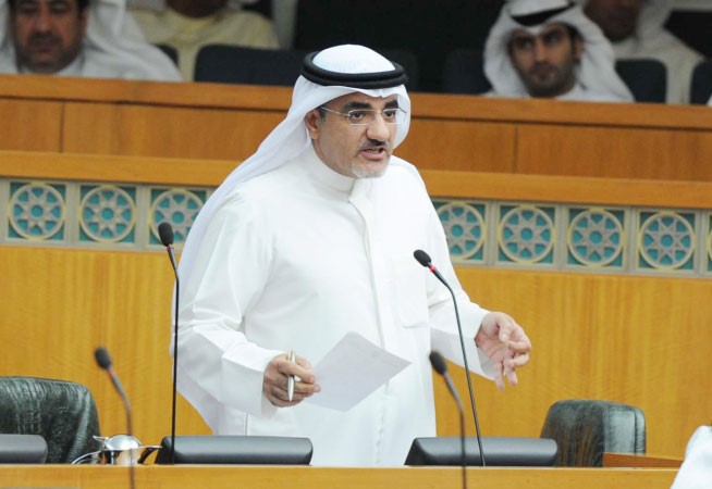 د خليل العبد الله متحدثا في احدى الجلسات السابقة