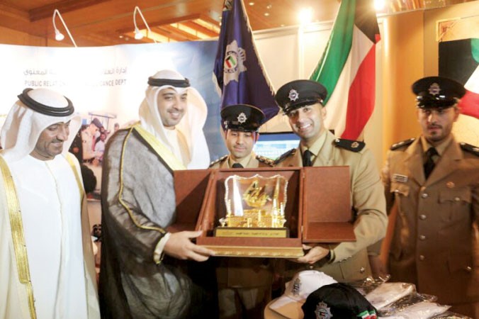 الشيخ محمد العبدالله كرم المشاركين في ركن الداخلية﻿