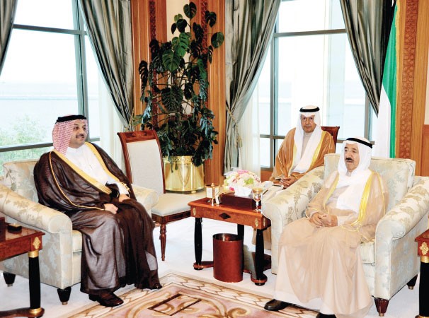 صاحب السمو الامير الشيخ صباح الاحمد مستقبلا وزير خارجية قطر د خالد بن محمد العطية﻿