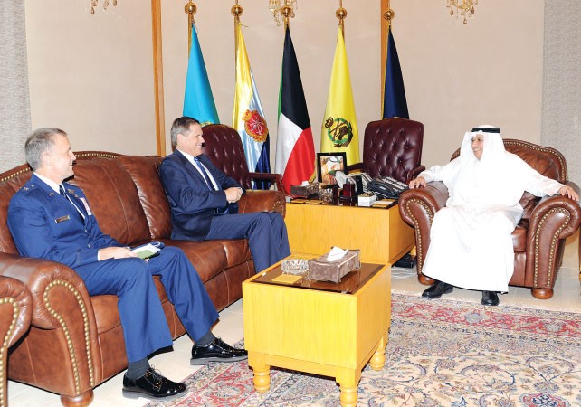 الشيخ خالد الجراح مستقبلا السفير الاميركي﻿