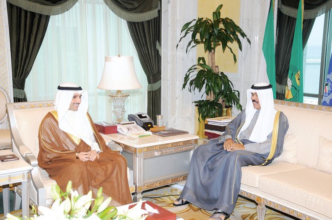 سمو ولي العهد الشيخ نواف الاحمد مستقبلا مرزوق الغانم 