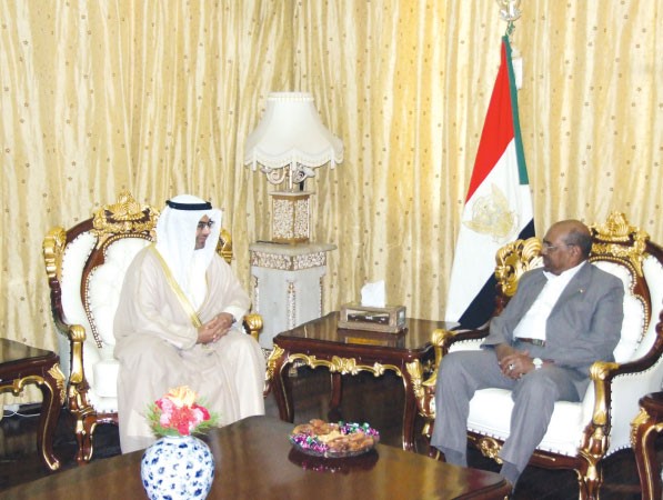 طلال الهاجري يسلم اوراق اعتماده للرئيس السوداني عمر البشير﻿