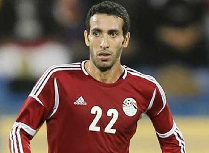 بالفيديو.. محمد أبوتريكة يرفض استلام ميداليته من وزير الرياضة.. ويوسف: لن أستسلم أمام قرار اعتزاله