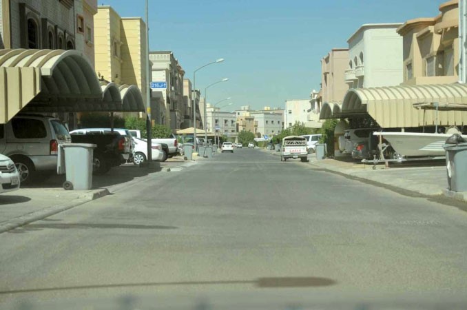 مناطق السكن الخاص تئن من مشاكل انتشار البقالات