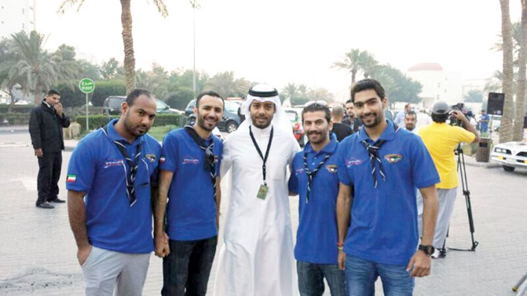 الشيخ عذبي النايف مع الجوالة 